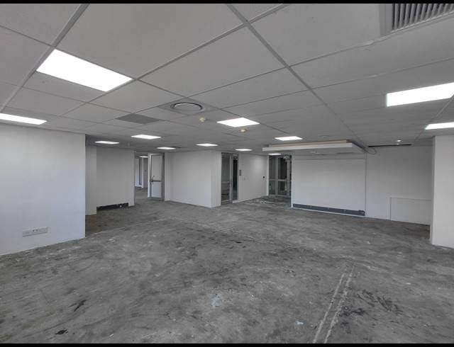 666M² OFFICE TO LET IN MAGALIESSIG